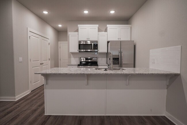 Foto del edificio - 4 bedroom 3.5 bath home!