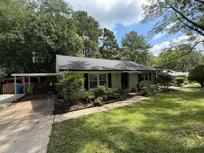 Foto del edificio - Stunning 3BD, 2BA Raleigh Home with a Fenc...