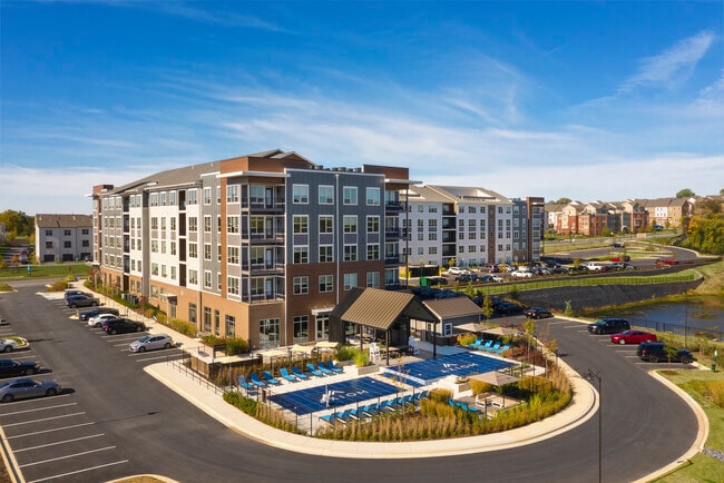 Building Photo - Axiom