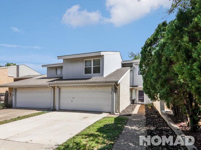 Building Photo - 2 Bedroom Townhome in Carrollton