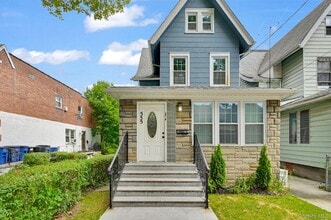 Building Photo - 555 S 5th Ave