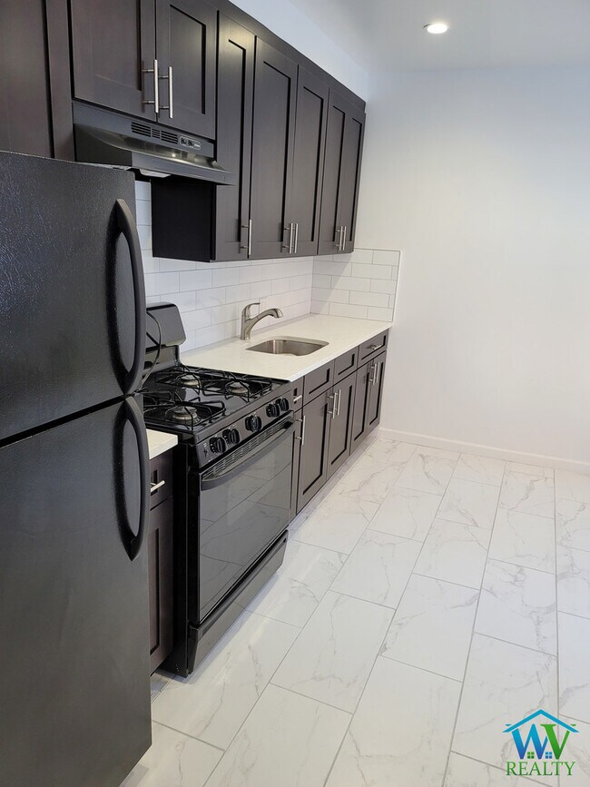 Foto del edificio - 268 E 202nd St