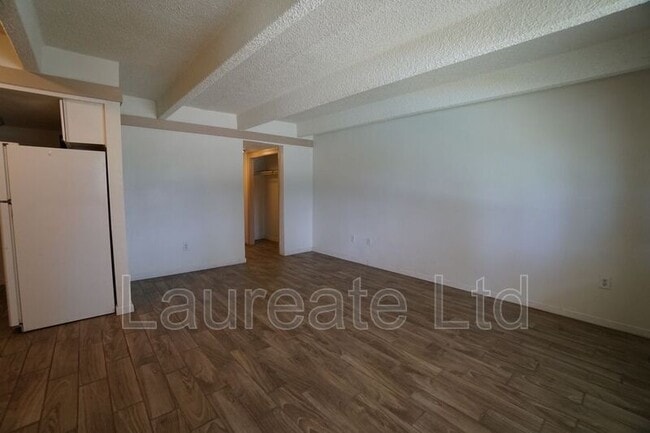 Building Photo - 800 W Belleview Ave