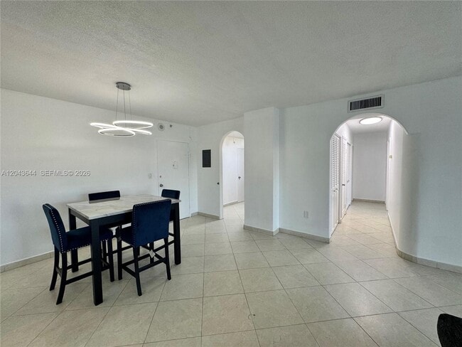 Foto del edificio - 400 Kings Point Dr