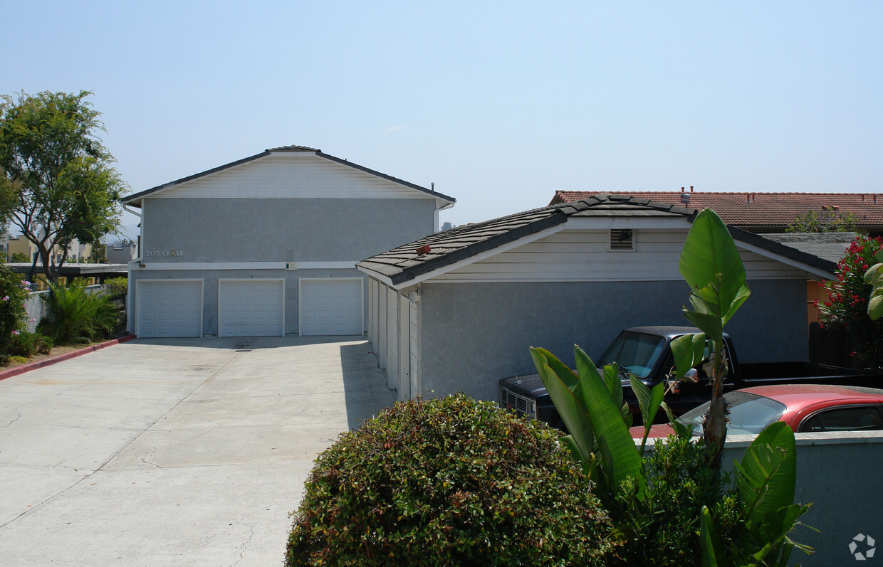 Building Photo - 205 Cedar Rd