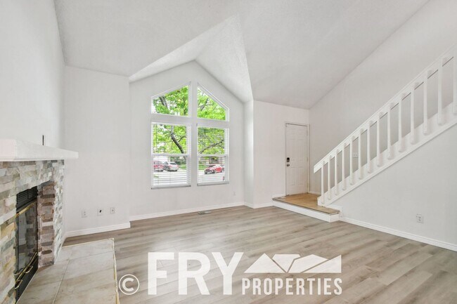 Foto del edificio - Spacious updated Green Valley Ranch two-story