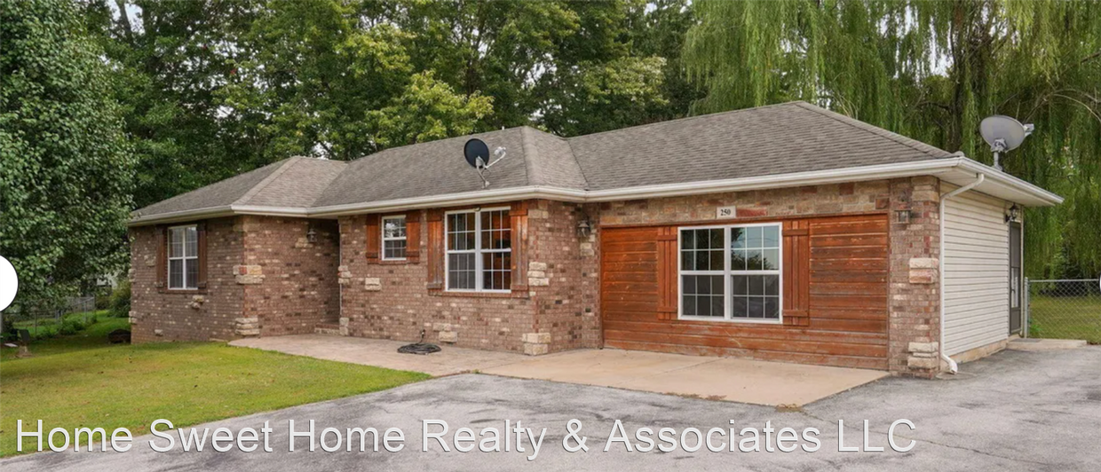 3 br, 2 bath House 250 Renee Ave. House Rental in Sparta, MO