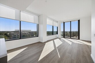 Building Photo - 1 Riva Row