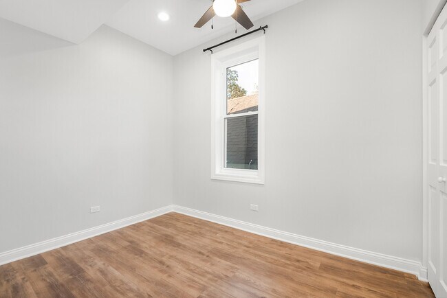 Foto del edificio - 2311 S Whipple St