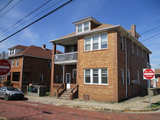 Building Photo - 799 Kerr St