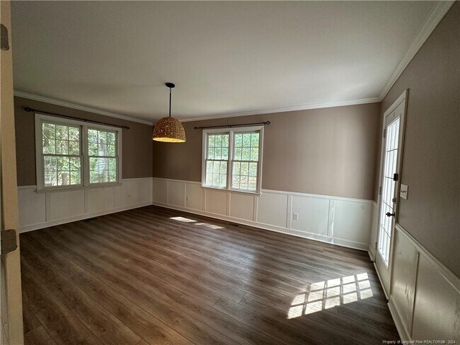 Building Photo - 438 Crown Point