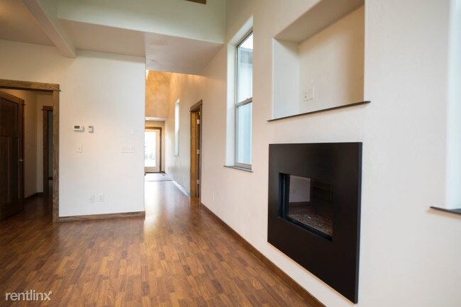 Foto del edificio - 4234 Cover St