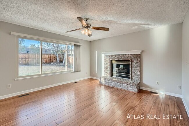 Building Photo - Coming soon! Beautiful 4 Bed/4 Bath Home I...