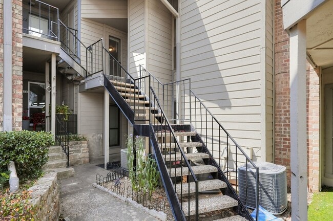 Building Photo - 1608 Pecan Chase Cir