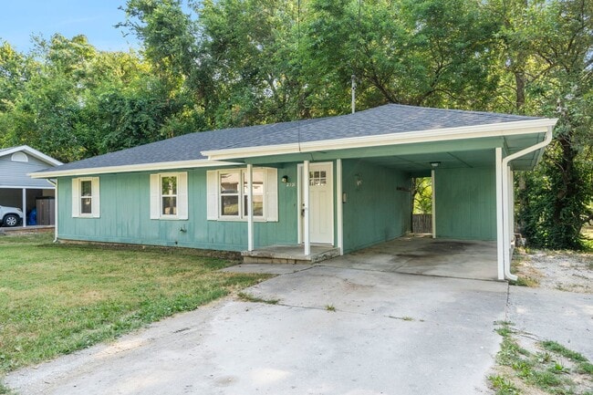 Building Photo - Are you looking for a cozy, updated home t...