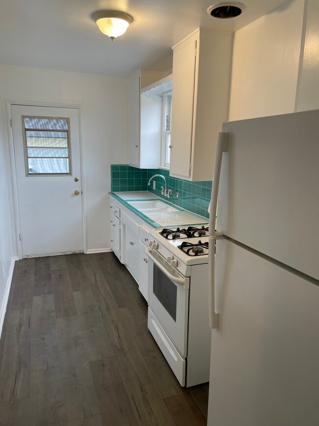 Building Photo - 334 W Alameda Ave