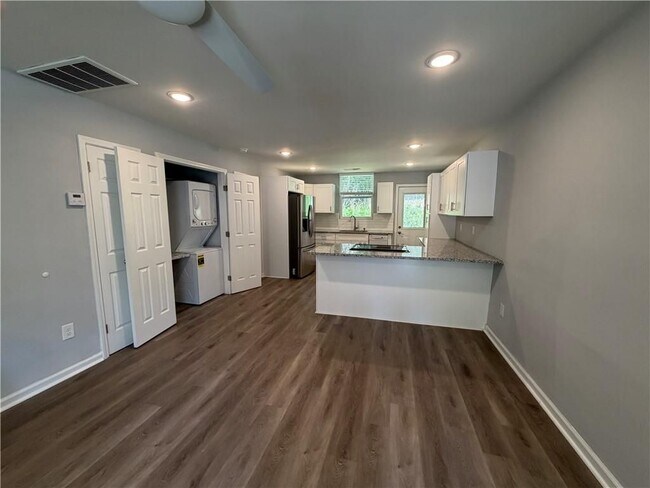 Foto del edificio - 571 Eva Kennedy Rd