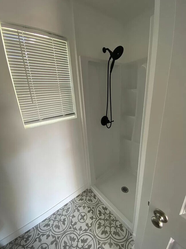 Foto del edificio - Unit B