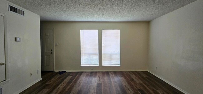 Foto del edificio - Tour Today!  2/1.5 Townhome in Longview