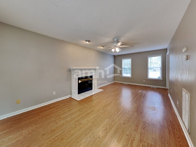 Foto del edificio - 309 Hocutt Drive