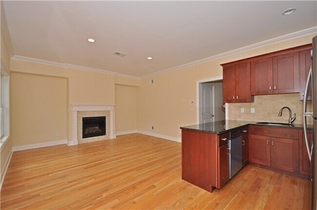 Building Photo - 39 Bellows Ln
