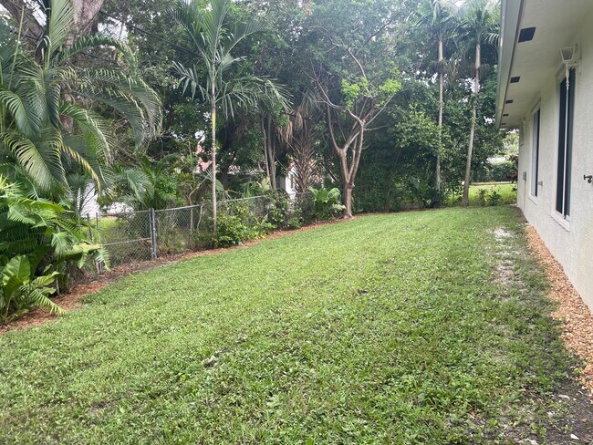 Foto del edificio - 6802 Westview Dr