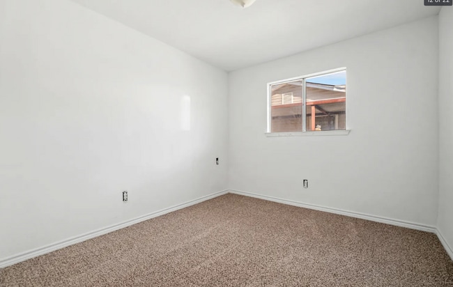 Building Photo - spacious 4-bedroom, 2-bath home
