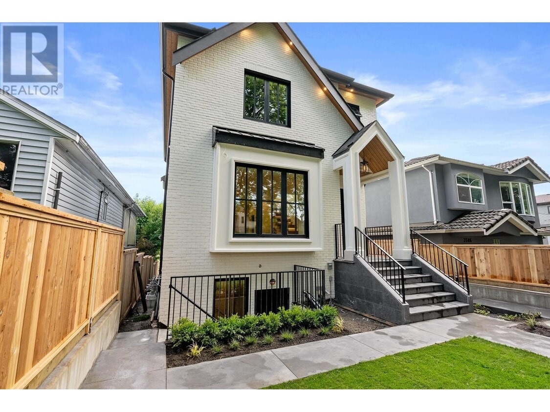 Primary Photo - 3588-3588 E Pender St