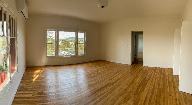 Building Photo - 1086 W Kensington Rd