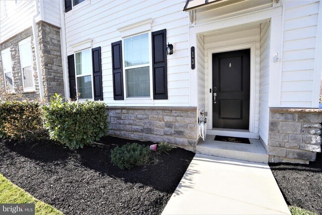 Building Photo - 13 Jessop Ln