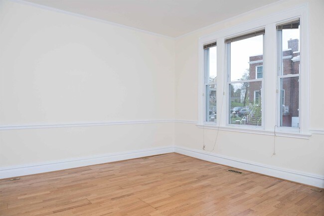 Foto del edificio - 205 Ascot Pl NE