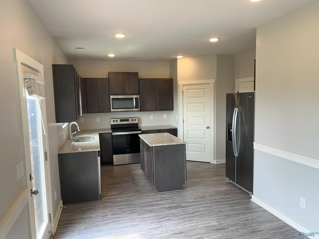 Building Photo - 26106 Valley Ridge Rd