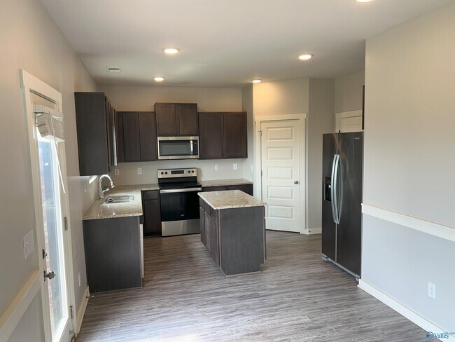 Foto del edificio - 26106 Valley Ridge Rd