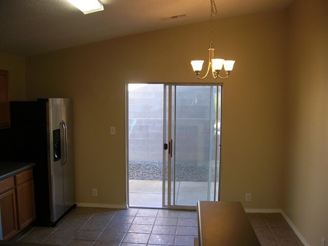 Foto del edificio - 10905 Serpentine Court NW