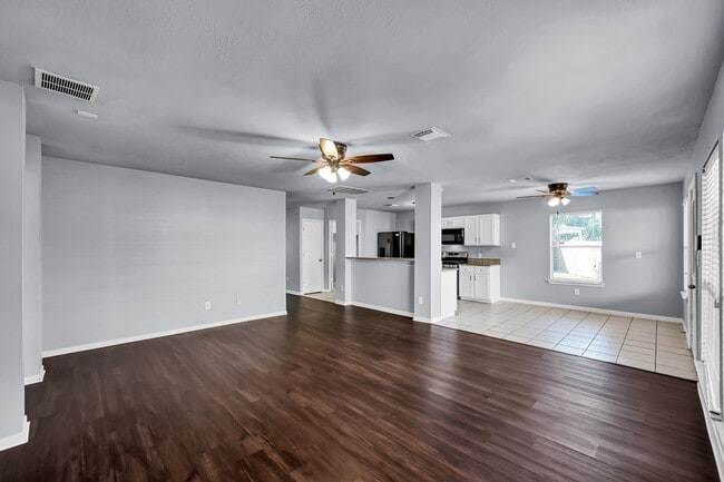 Foto del edificio - 7811 Holly Berry Ct