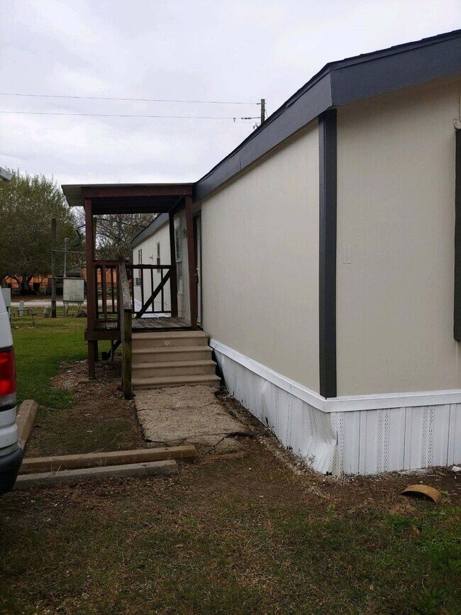 Building Photo - 1504 N Winfree St