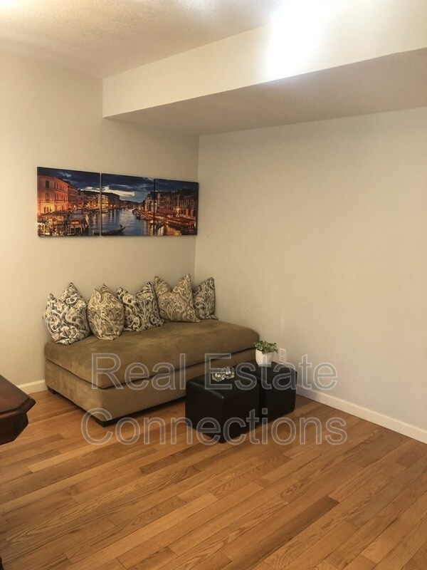 Foto del edificio - 26 Moonbeam Dr