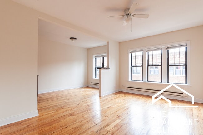 Building Photo - 628 W Cornelia Ave