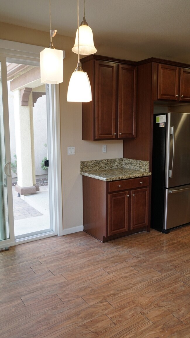 Foto del edificio - Beautiful two story home in Roseville!