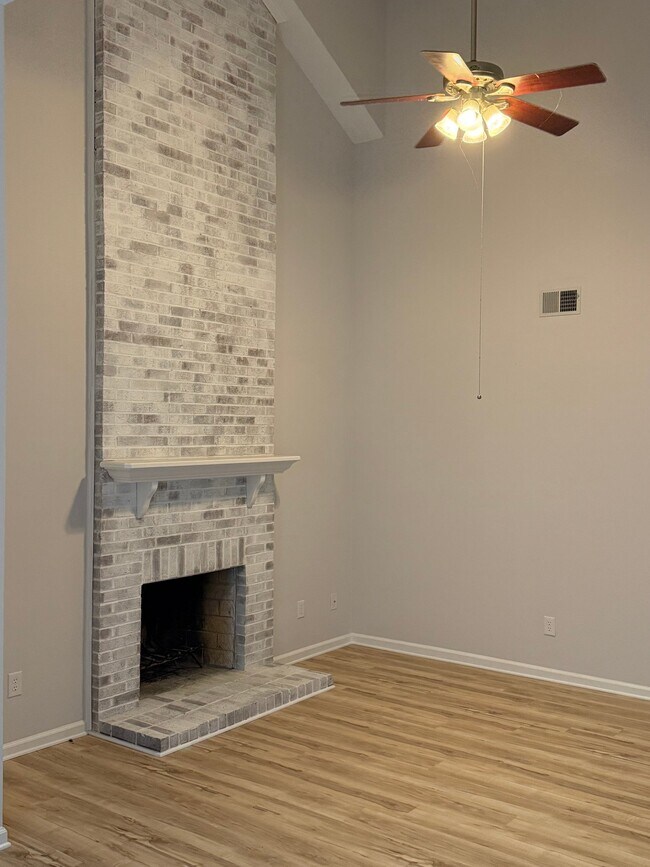 Building Photo - 9453 Kings Falls Dr