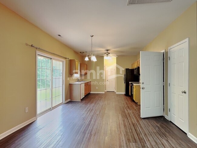 Foto del edificio - 4213 Bay Rum Ln