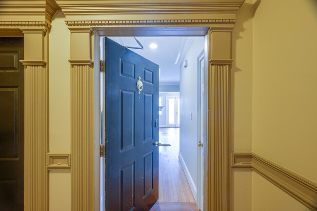 Building Photo - 2840 Peachtree Rd NW