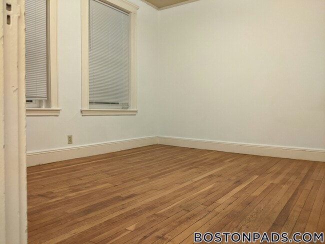 Building Photo - 137 Park Dr