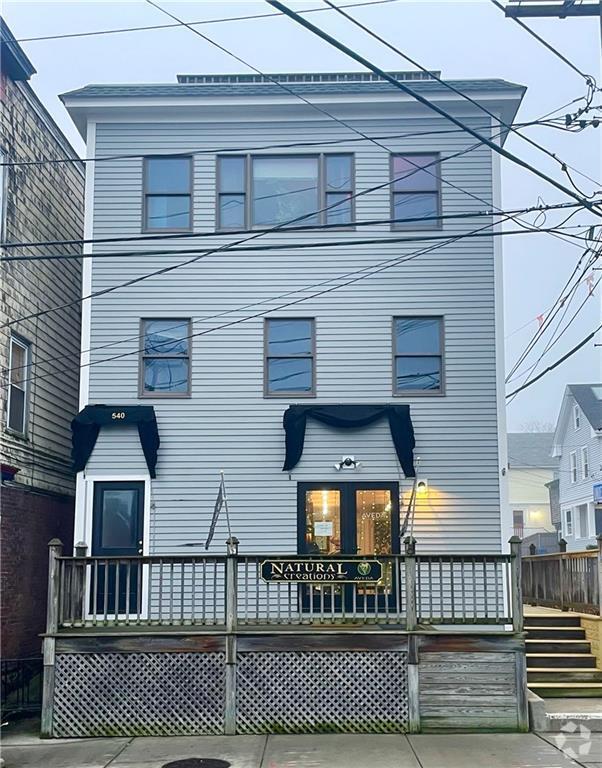 Building Photo - 540 Thames St