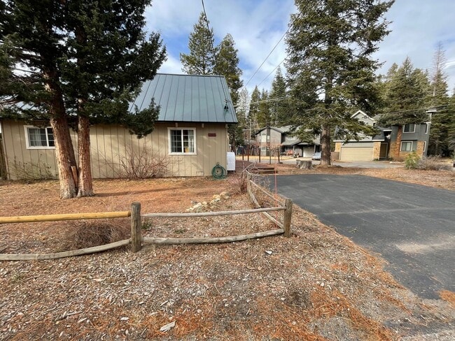 Building Photo - Adorable Cabin Nestled in Beautiful Meyers...