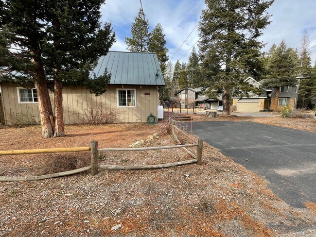 Foto del edificio - Adorable Cabin Nestled in Beautiful Meyers...