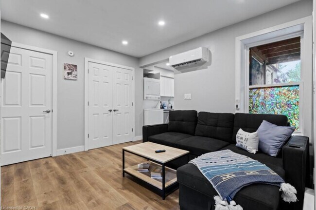 Building Photo - 168-168 Picton St E