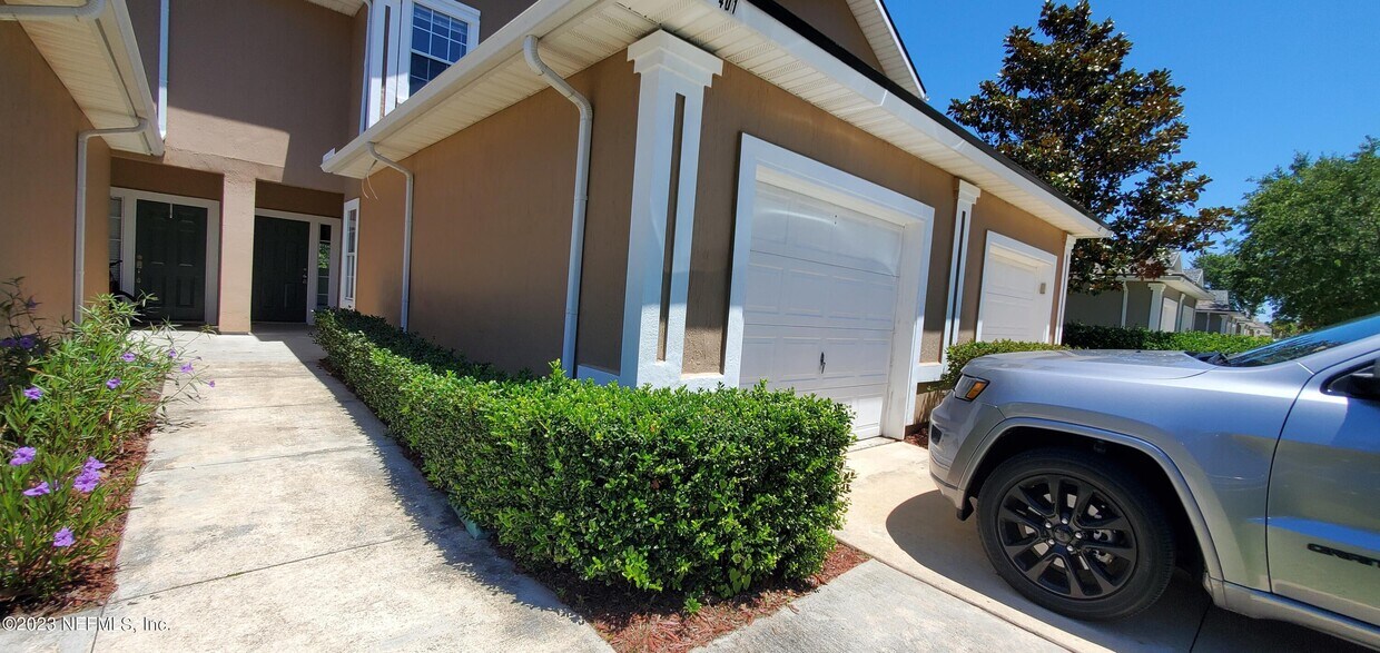Foto principal - 401 Scrub Jay Dr