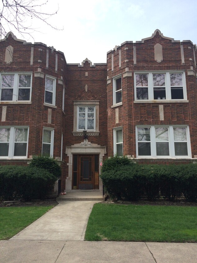 Primary Photo - 10028 S Oakley Ave