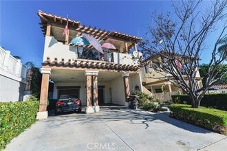 Building Photo - 229 Avenida Santa Barbara